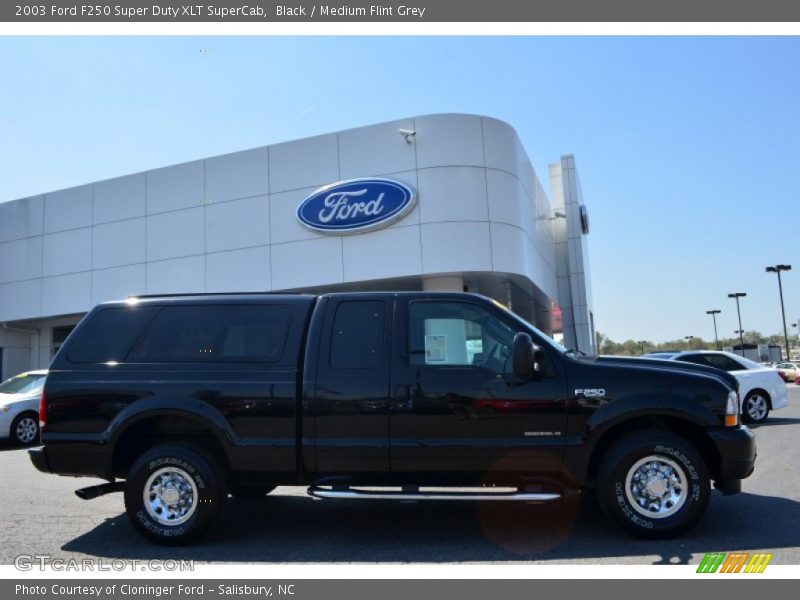 Black / Medium Flint Grey 2003 Ford F250 Super Duty XLT SuperCab