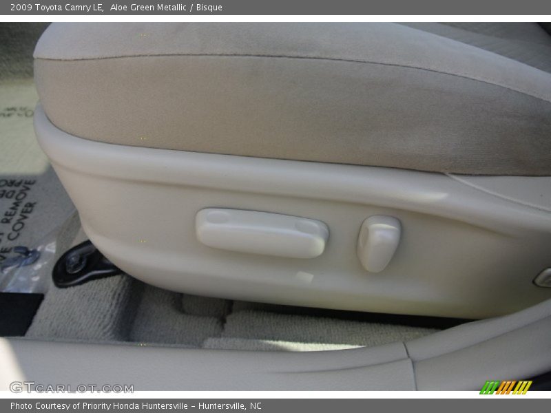 Aloe Green Metallic / Bisque 2009 Toyota Camry LE
