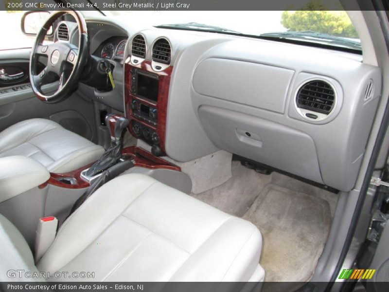 Dashboard of 2006 Envoy XL Denali 4x4