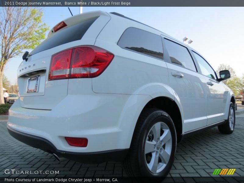 Bianco White / Black/Light Frost Beige 2011 Dodge Journey Mainstreet
