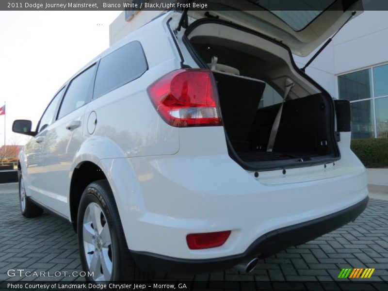 Bianco White / Black/Light Frost Beige 2011 Dodge Journey Mainstreet