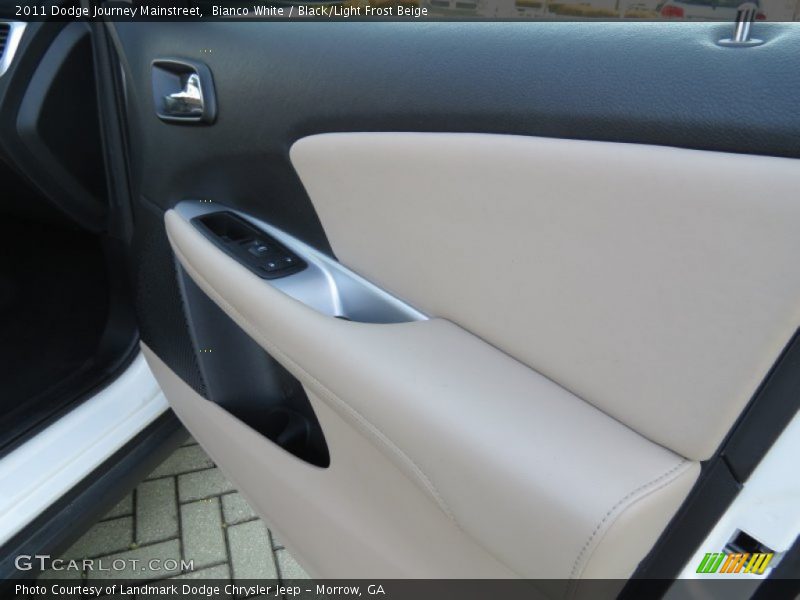 Bianco White / Black/Light Frost Beige 2011 Dodge Journey Mainstreet