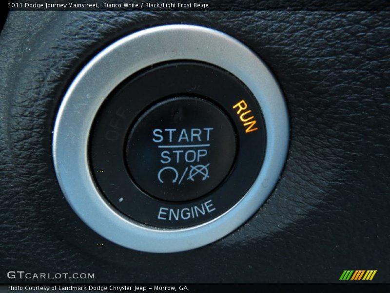 Bianco White / Black/Light Frost Beige 2011 Dodge Journey Mainstreet