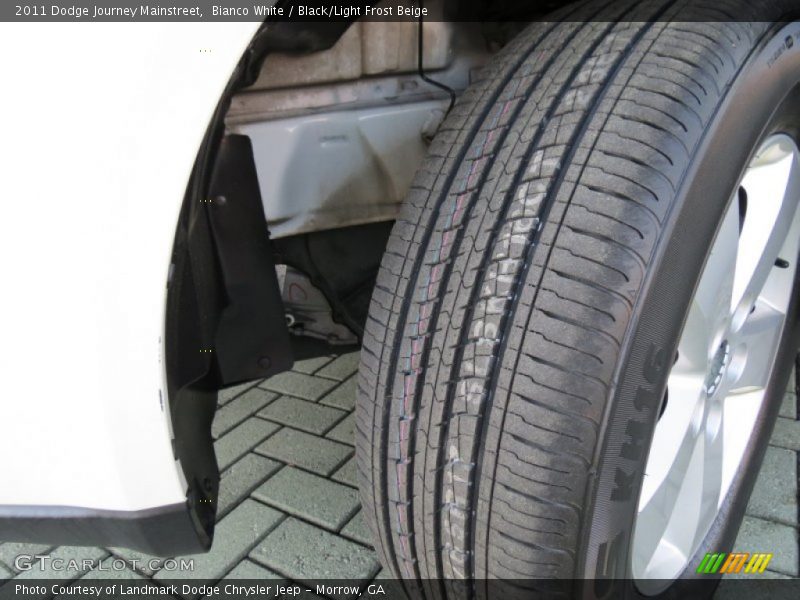 Bianco White / Black/Light Frost Beige 2011 Dodge Journey Mainstreet