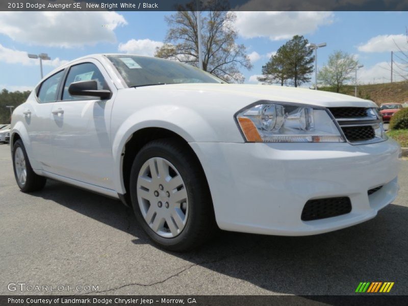 New Bright White / Black 2013 Dodge Avenger SE