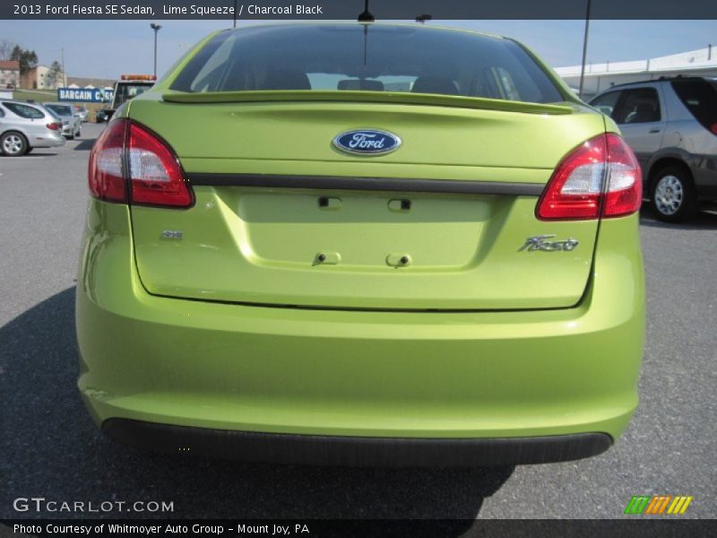 Lime Squeeze / Charcoal Black 2013 Ford Fiesta SE Sedan
