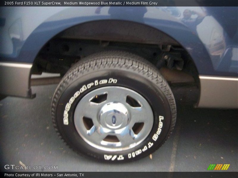 Medium Wedgewood Blue Metallic / Medium Flint Grey 2005 Ford F150 XLT SuperCrew