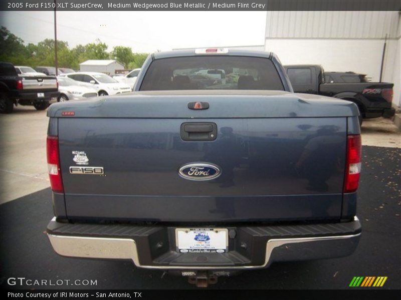 Medium Wedgewood Blue Metallic / Medium Flint Grey 2005 Ford F150 XLT SuperCrew