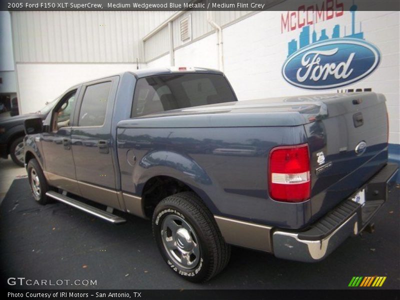 Medium Wedgewood Blue Metallic / Medium Flint Grey 2005 Ford F150 XLT SuperCrew