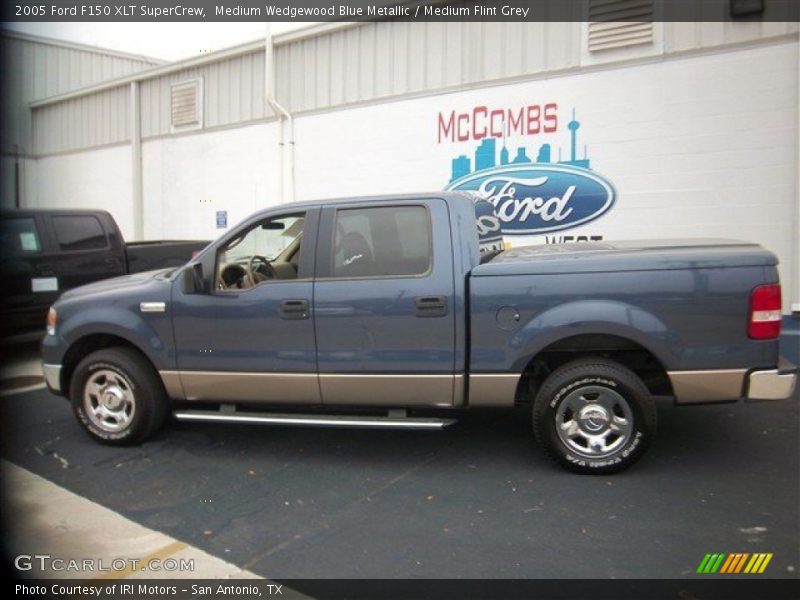 Medium Wedgewood Blue Metallic / Medium Flint Grey 2005 Ford F150 XLT SuperCrew