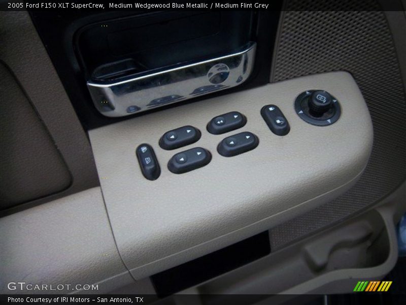 Medium Wedgewood Blue Metallic / Medium Flint Grey 2005 Ford F150 XLT SuperCrew