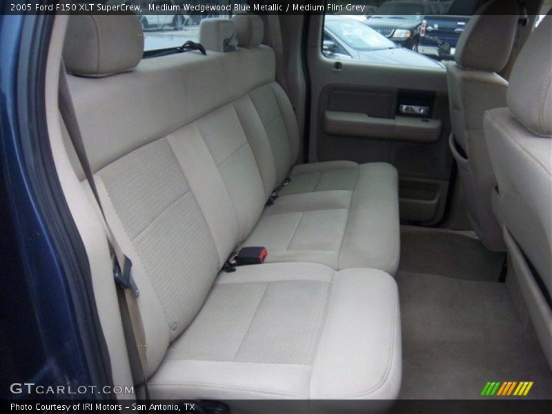 Medium Wedgewood Blue Metallic / Medium Flint Grey 2005 Ford F150 XLT SuperCrew