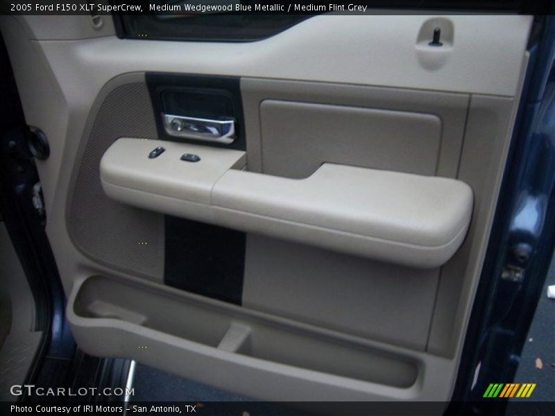 Medium Wedgewood Blue Metallic / Medium Flint Grey 2005 Ford F150 XLT SuperCrew