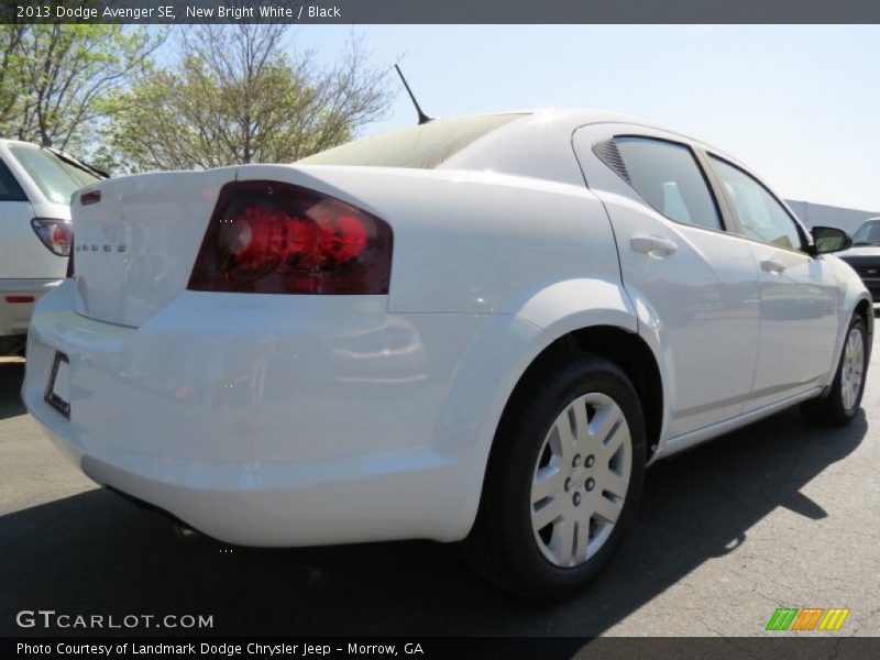 New Bright White / Black 2013 Dodge Avenger SE