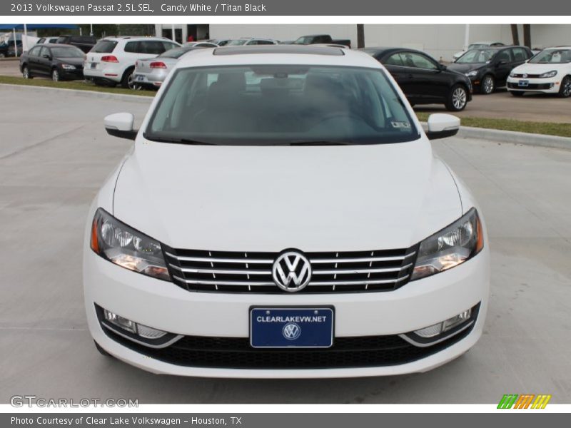 Candy White / Titan Black 2013 Volkswagen Passat 2.5L SEL