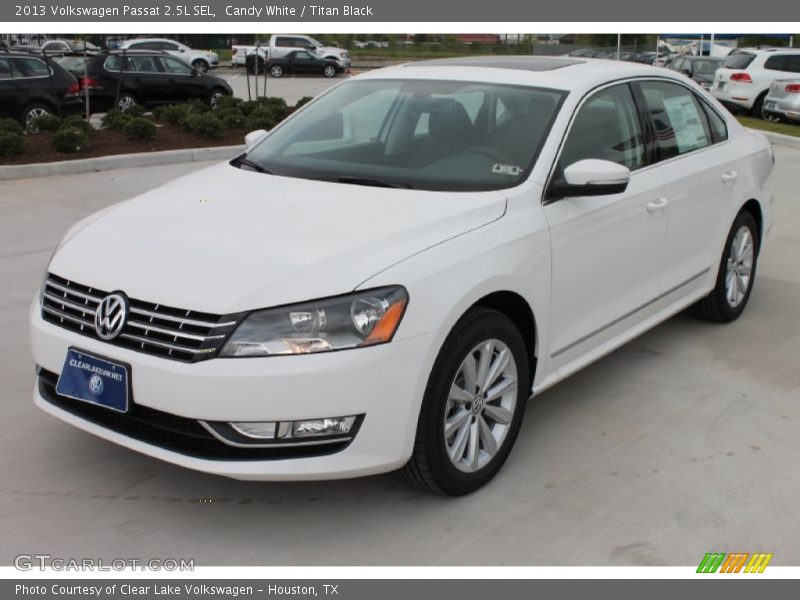 Candy White / Titan Black 2013 Volkswagen Passat 2.5L SEL
