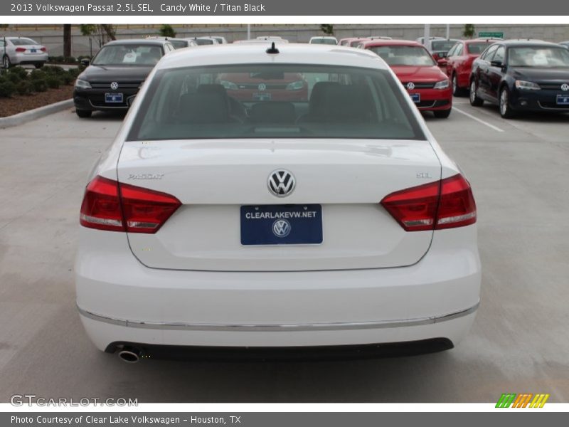 Candy White / Titan Black 2013 Volkswagen Passat 2.5L SEL
