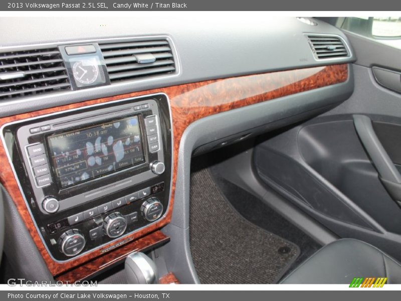 Candy White / Titan Black 2013 Volkswagen Passat 2.5L SEL