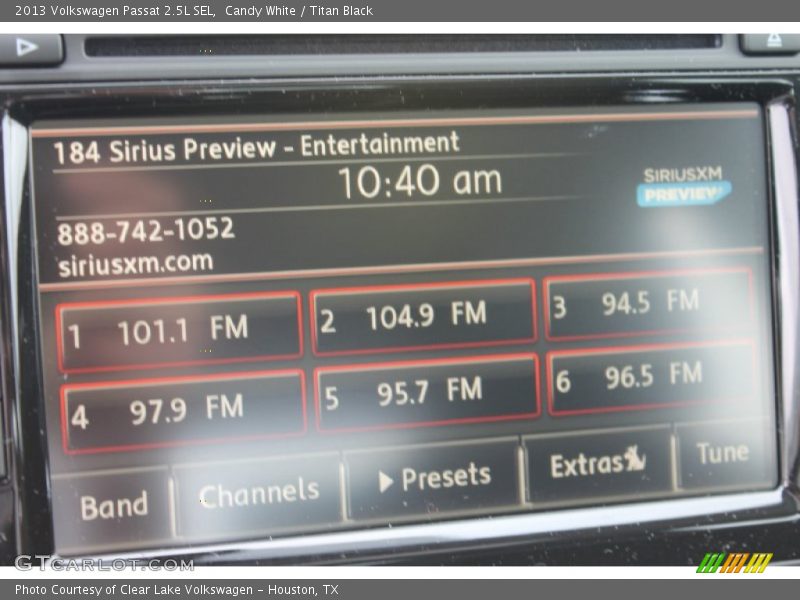 Candy White / Titan Black 2013 Volkswagen Passat 2.5L SEL