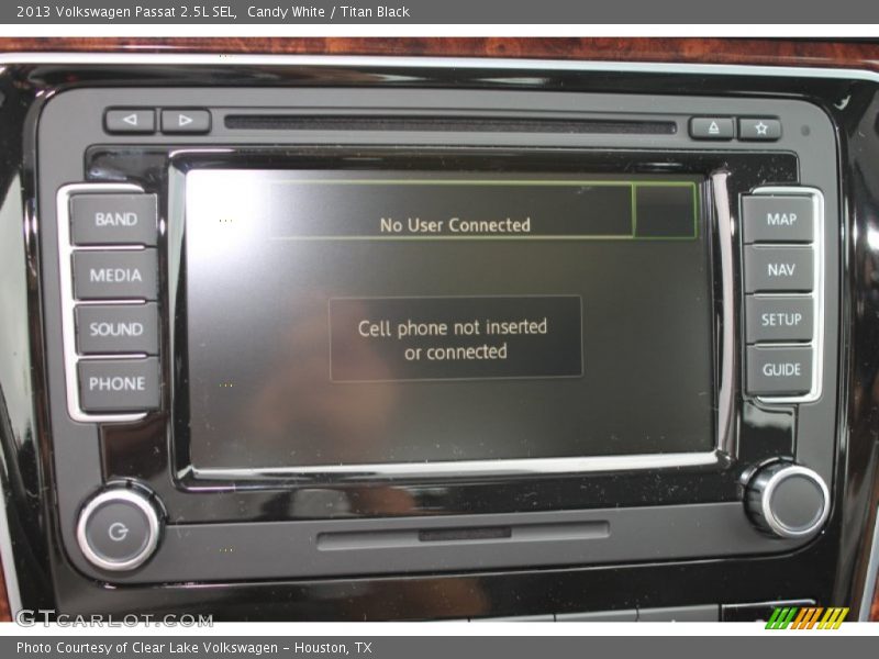 Candy White / Titan Black 2013 Volkswagen Passat 2.5L SEL