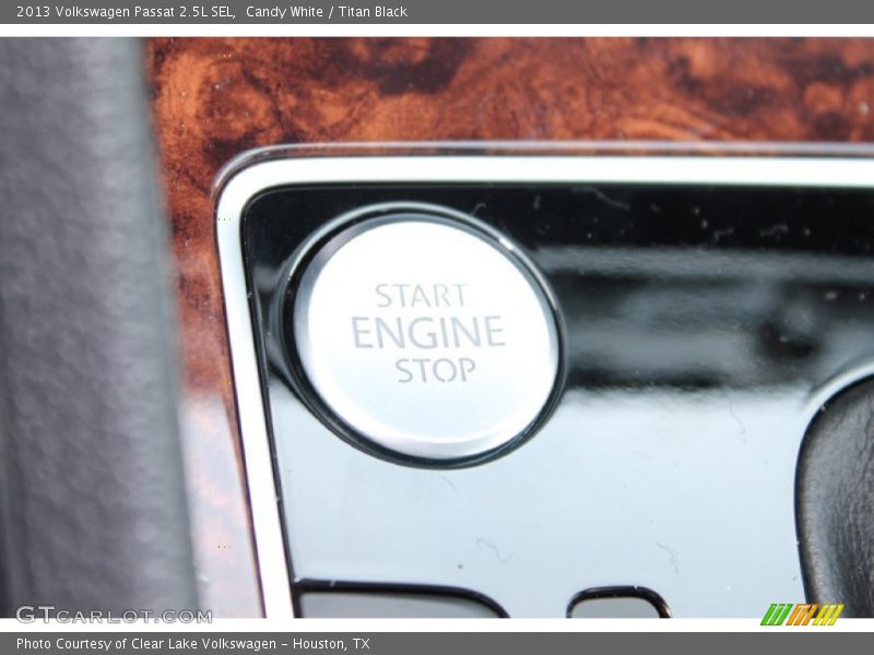 Candy White / Titan Black 2013 Volkswagen Passat 2.5L SEL