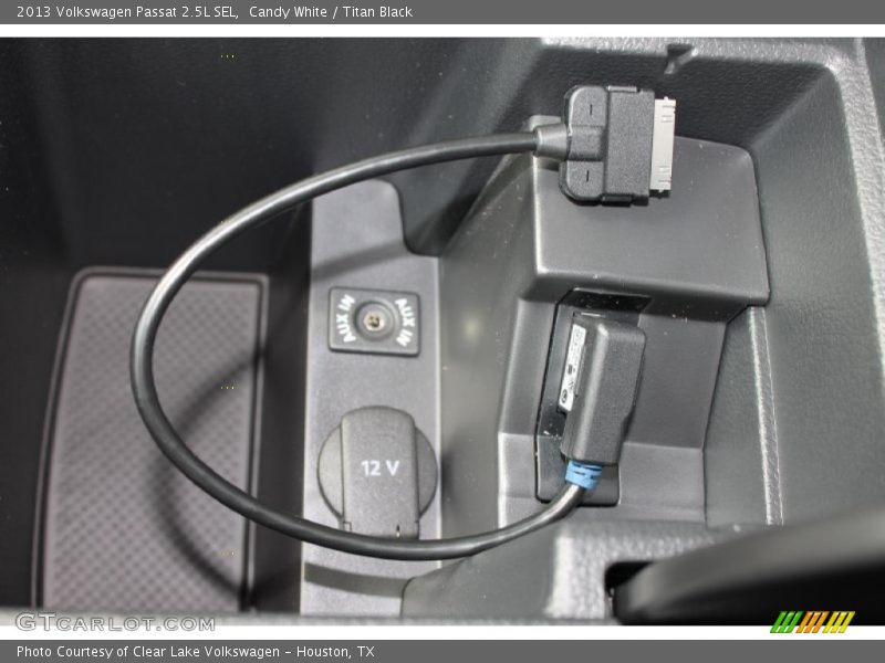 Candy White / Titan Black 2013 Volkswagen Passat 2.5L SEL