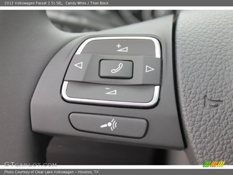 Candy White / Titan Black 2013 Volkswagen Passat 2.5L SEL