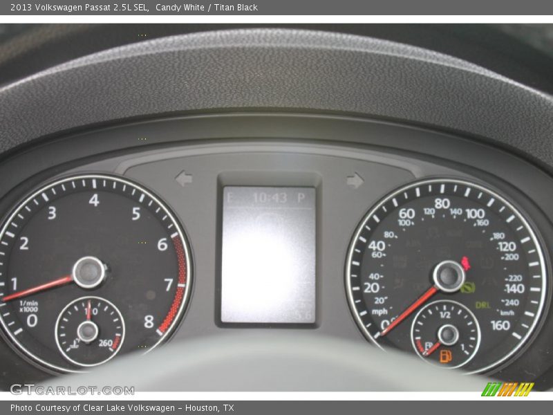 Candy White / Titan Black 2013 Volkswagen Passat 2.5L SEL