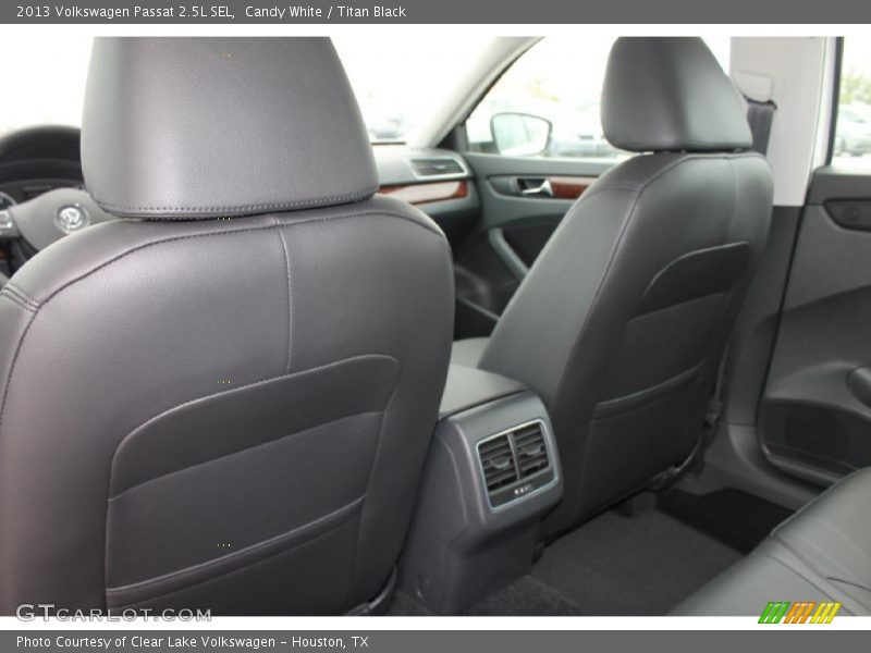Candy White / Titan Black 2013 Volkswagen Passat 2.5L SEL