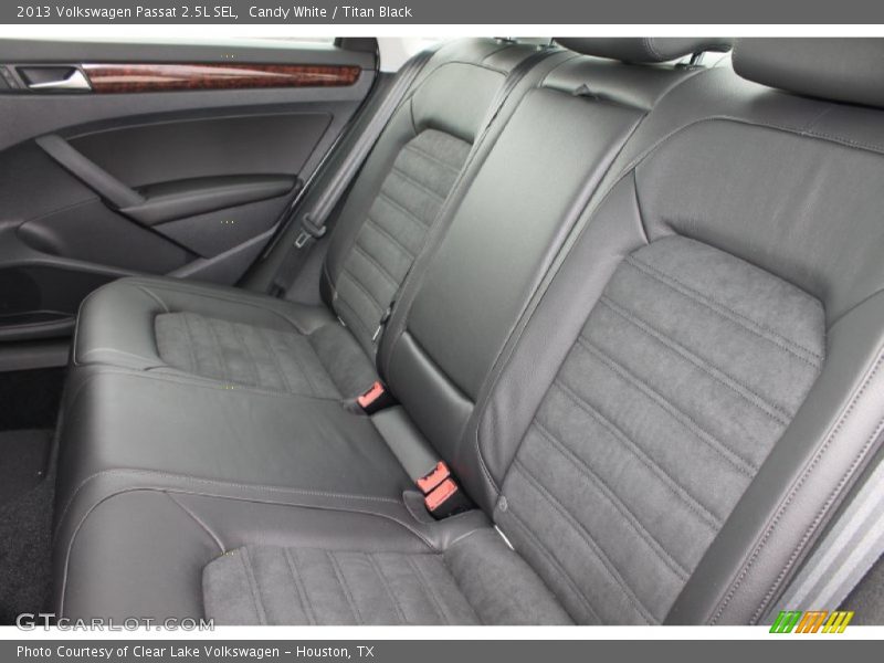 Candy White / Titan Black 2013 Volkswagen Passat 2.5L SEL
