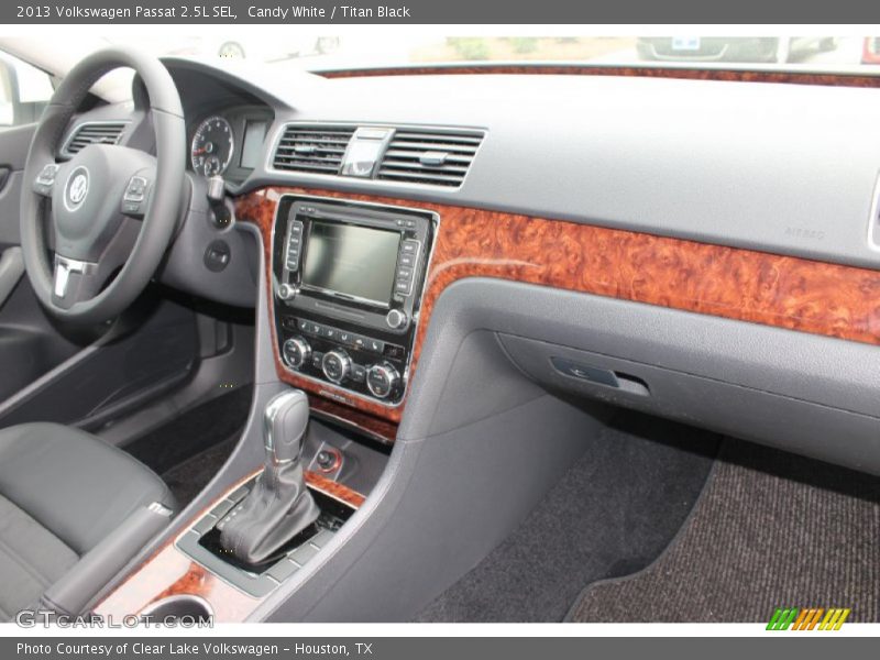 Candy White / Titan Black 2013 Volkswagen Passat 2.5L SEL