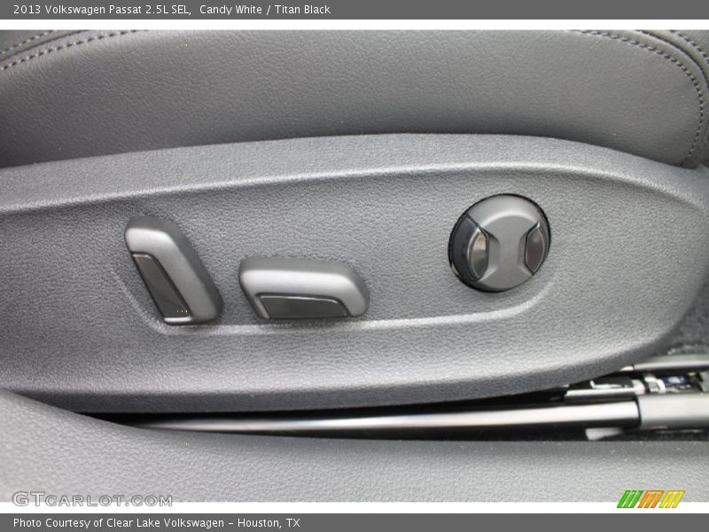 Candy White / Titan Black 2013 Volkswagen Passat 2.5L SEL