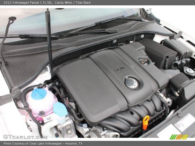 Candy White / Titan Black 2013 Volkswagen Passat 2.5L SEL