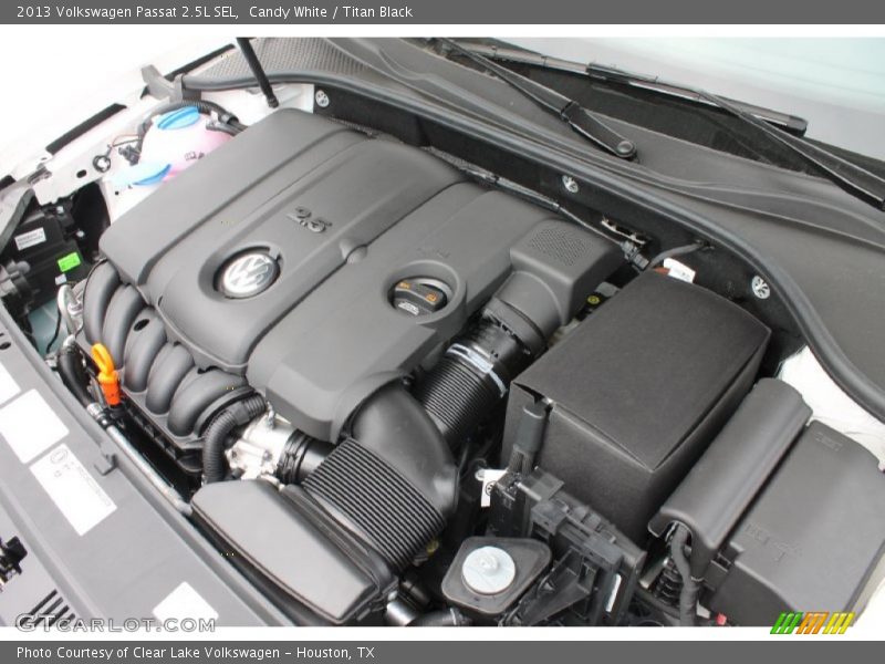 Candy White / Titan Black 2013 Volkswagen Passat 2.5L SEL
