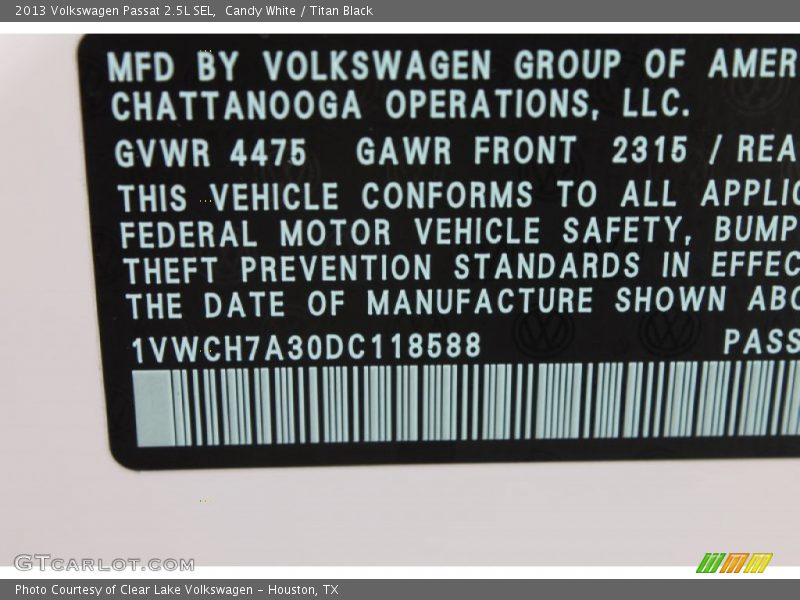 Candy White / Titan Black 2013 Volkswagen Passat 2.5L SEL