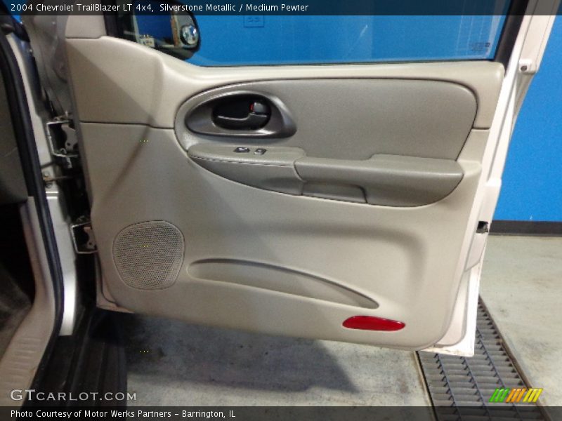 Silverstone Metallic / Medium Pewter 2004 Chevrolet TrailBlazer LT 4x4