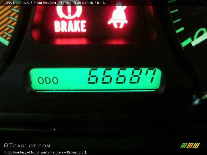 Highlight Silver Metallic / Black 1999 Mazda MX-5 Miata Roadster