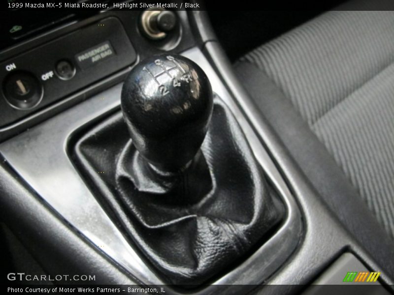Highlight Silver Metallic / Black 1999 Mazda MX-5 Miata Roadster