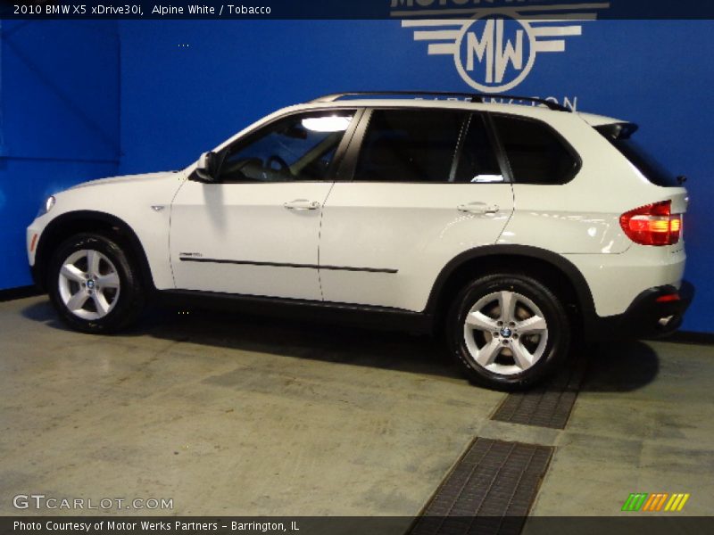 Alpine White / Tobacco 2010 BMW X5 xDrive30i
