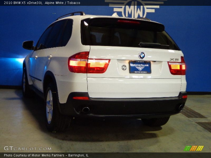 Alpine White / Tobacco 2010 BMW X5 xDrive30i