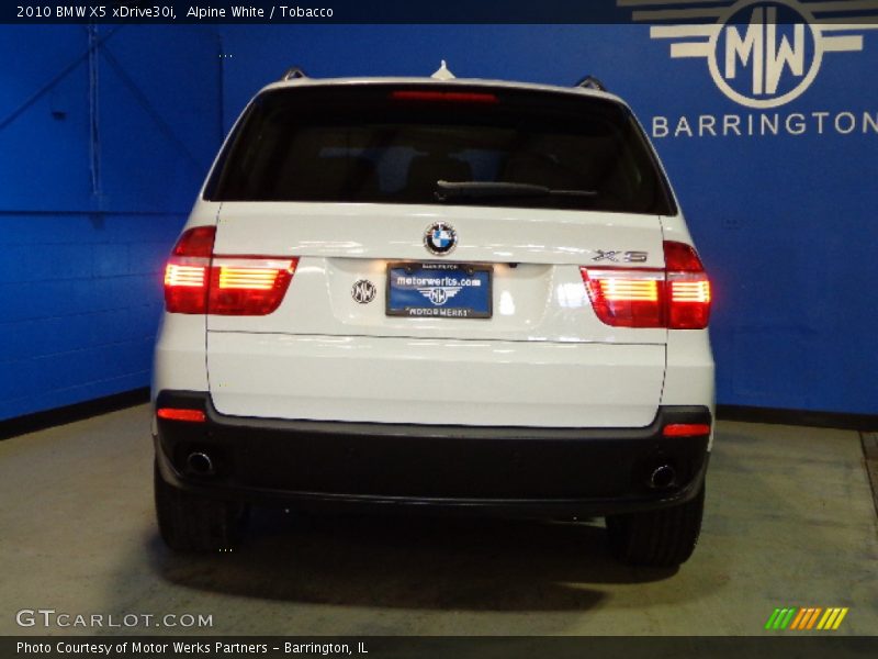 Alpine White / Tobacco 2010 BMW X5 xDrive30i