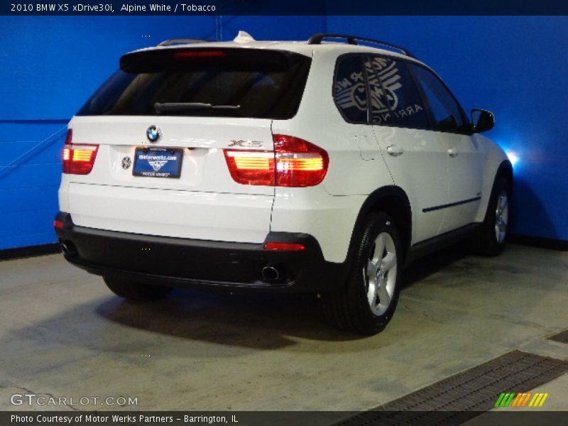 Alpine White / Tobacco 2010 BMW X5 xDrive30i
