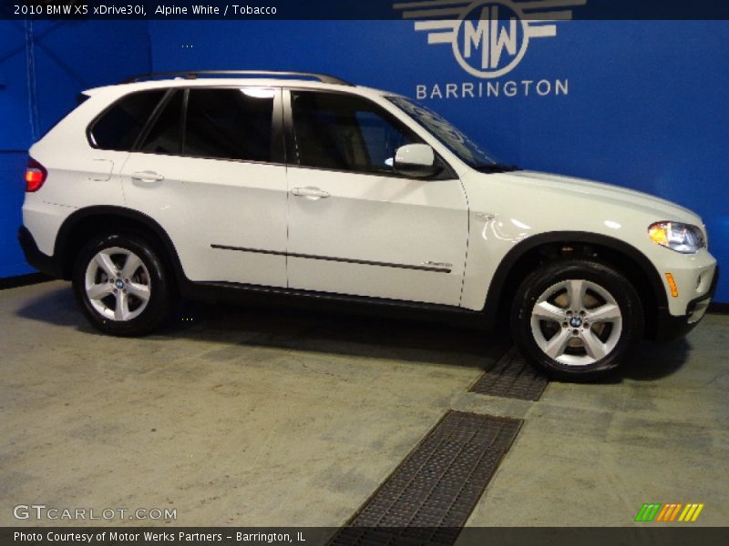 Alpine White / Tobacco 2010 BMW X5 xDrive30i