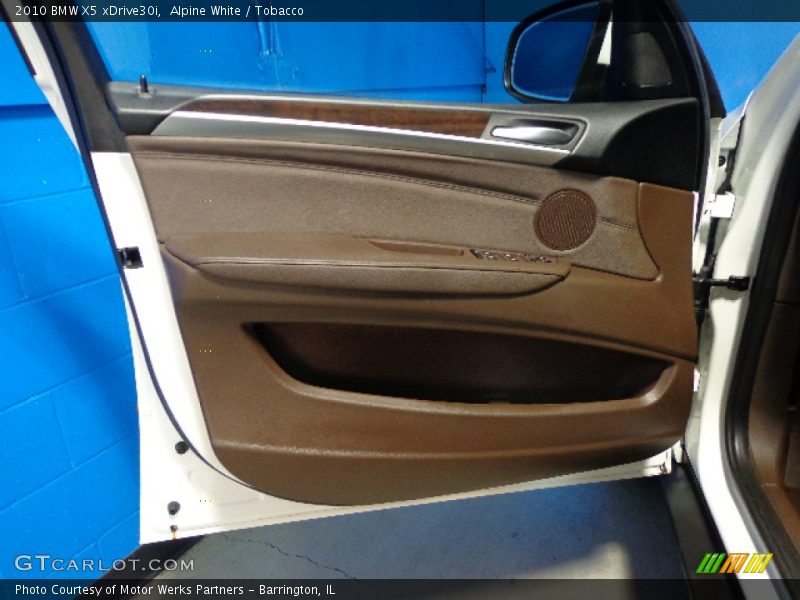Alpine White / Tobacco 2010 BMW X5 xDrive30i