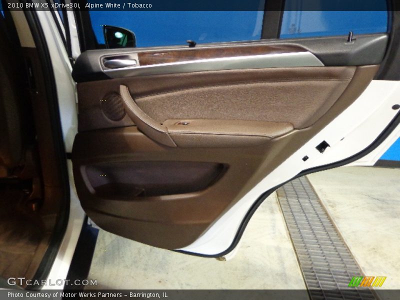 Alpine White / Tobacco 2010 BMW X5 xDrive30i