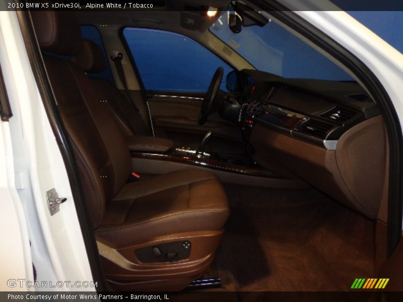 Alpine White / Tobacco 2010 BMW X5 xDrive30i