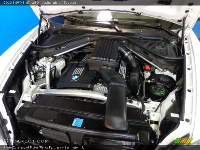 Alpine White / Tobacco 2010 BMW X5 xDrive30i