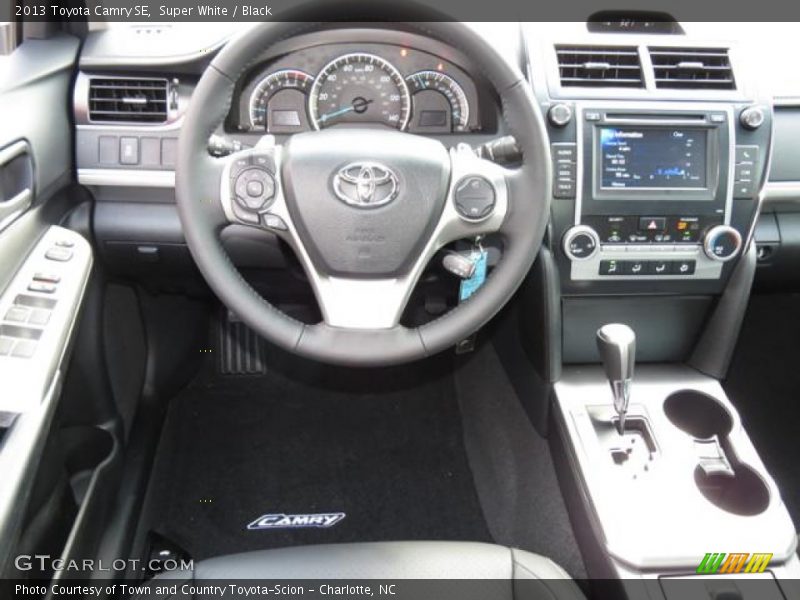 Super White / Black 2013 Toyota Camry SE