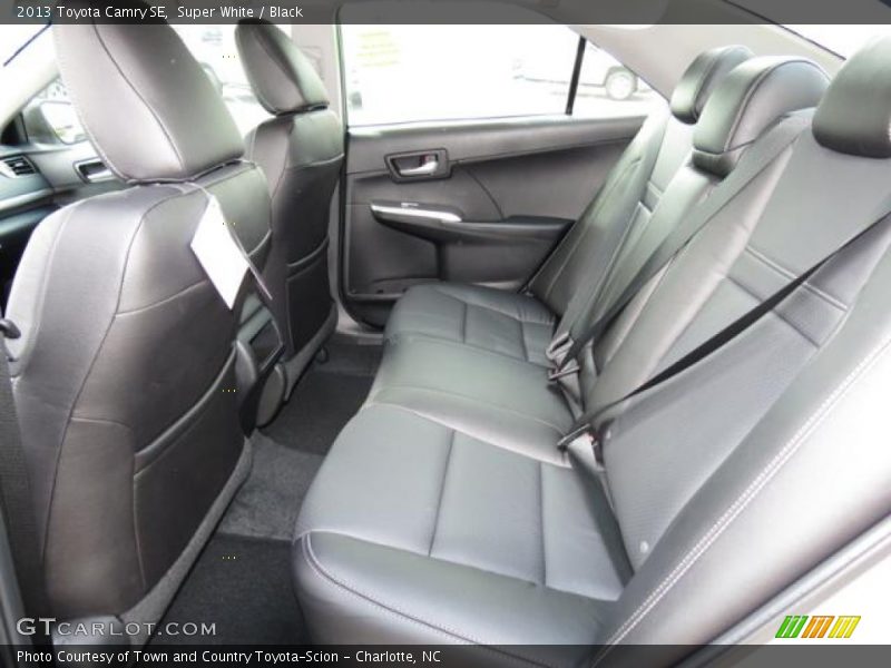 Super White / Black 2013 Toyota Camry SE