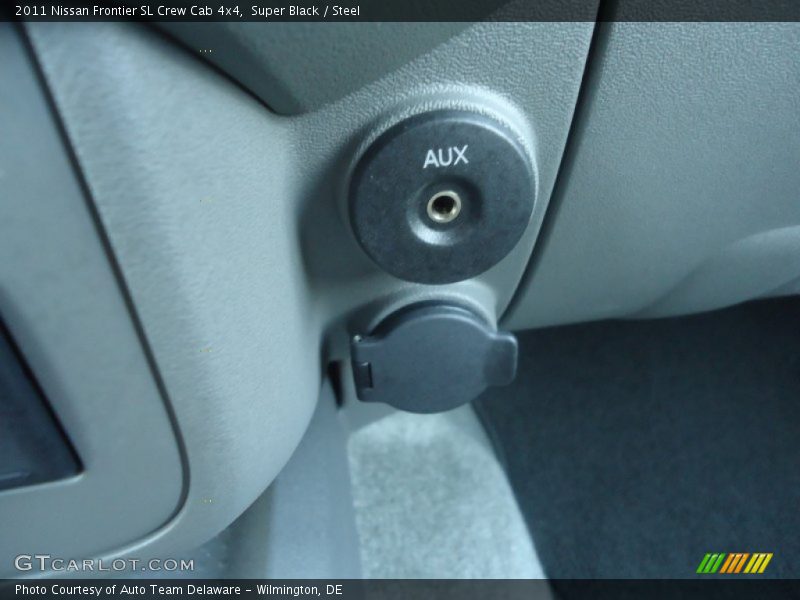 Super Black / Steel 2011 Nissan Frontier SL Crew Cab 4x4